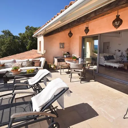 Sleeps 6 Pool Air Con Wifi *