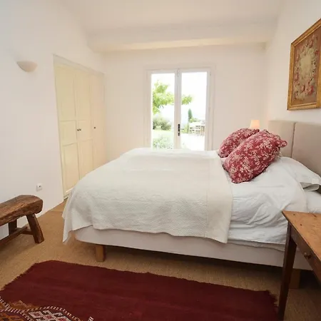 Sleeps 6 Pool Air Con Wifi
