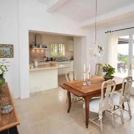 Sleeps 6 Pool Air Con Wifi *