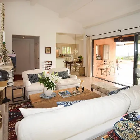 Sleeps 6 Pool Air Con Wifi